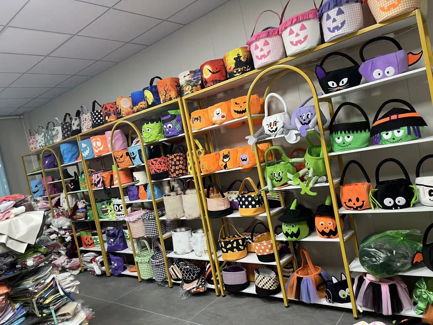 Holdfly Crafts sample room